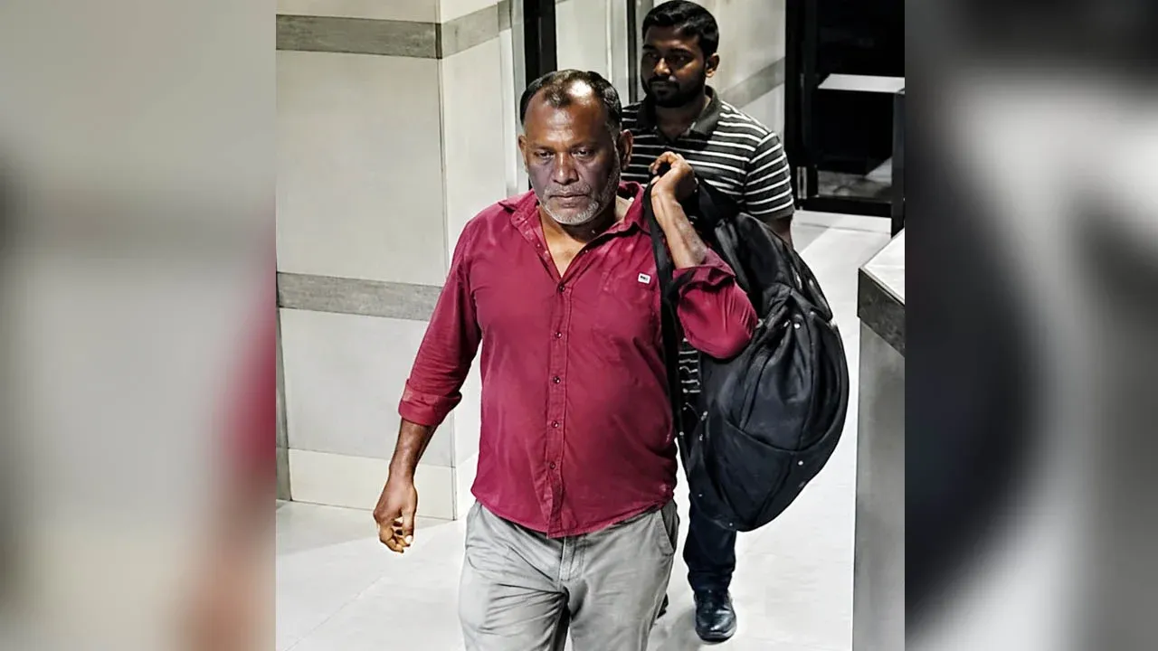 প্রধানমন্ত্রীর টেলিফোনের তার চুরির পর এবার প্রবাসী কল্যাণ মন্ত্রণালয়ে ল্যাপটপ চুরি