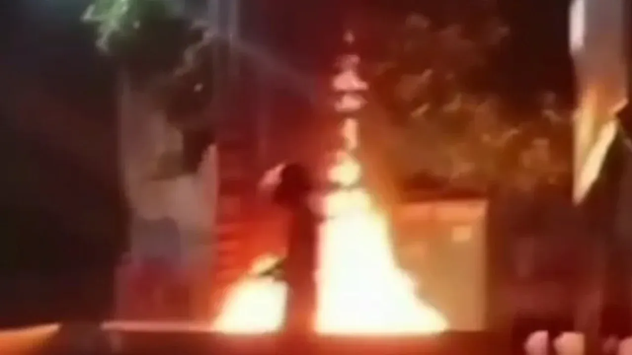 নেত্রকোণায় জুলাই স্মৃতিস্তম্ভে আগুন, ভিডিও ভাইরাল