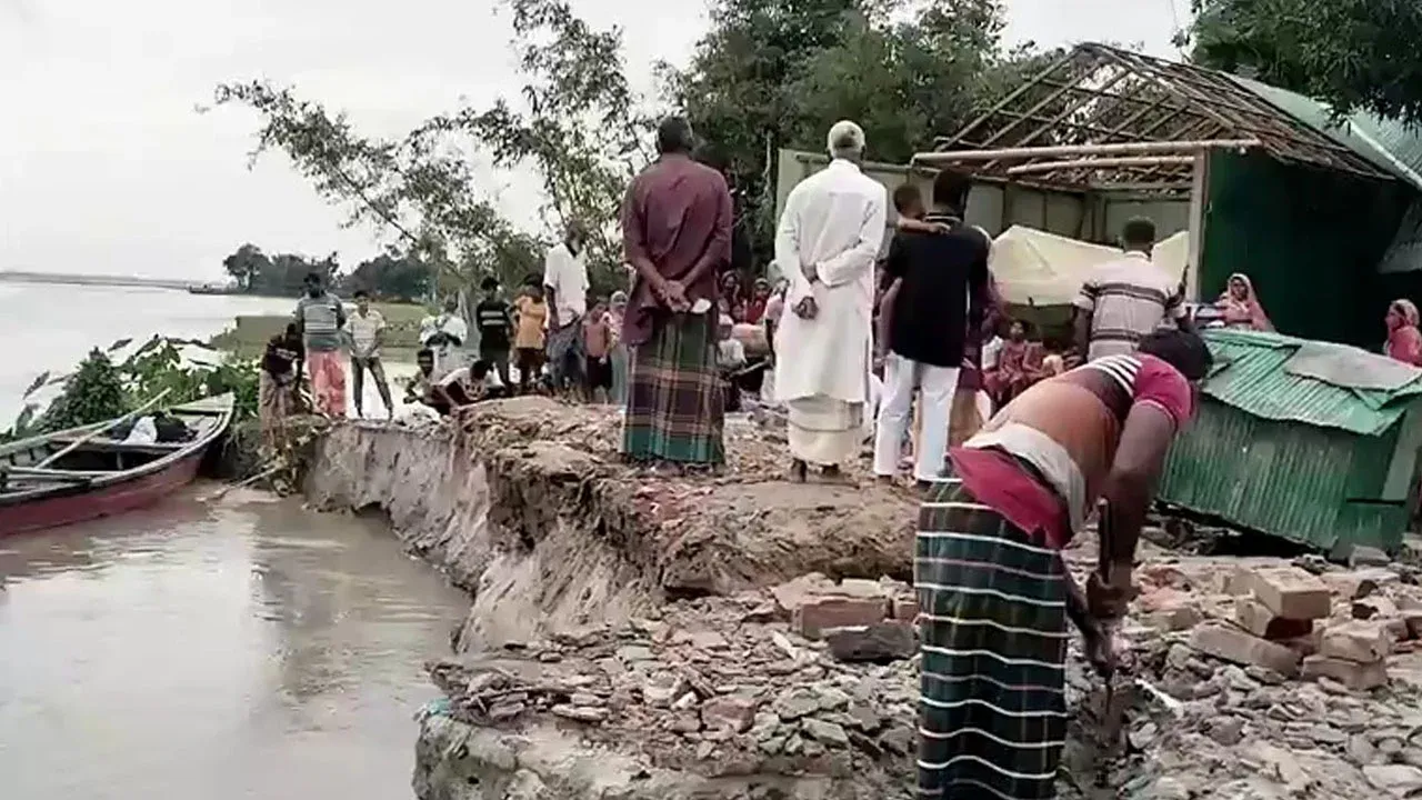 রাতে কী খাব জানি না’—তিস্তার ভাঙনে নিঃস্ব মর্জিনার কান্না