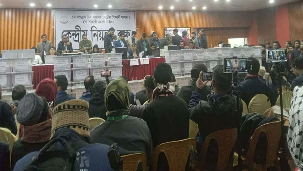 জকসু নির্বাচন: আরও দুই কেন্দ্রের ফল প্রকাশ, এগিয়ে শিবিরের প্রার্থীরা