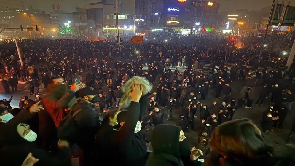 ইরানে বিক্ষোভকারীদের লক্ষ্য করে ছোড়া হচ্ছে গুলি, ২ হাজার নিহতের শঙ্কা