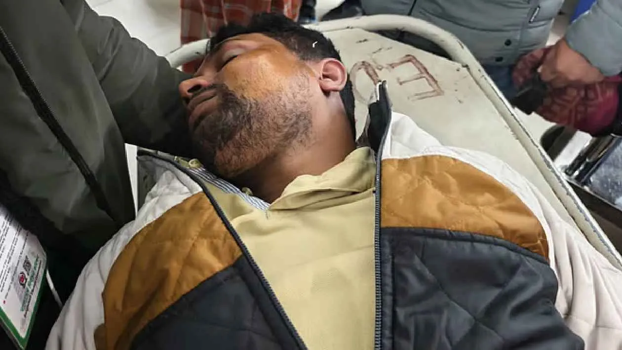 কুড়িগ্রামে এনসিপি প্রার্থীর গাড়িতে হামলা, আহত ৫