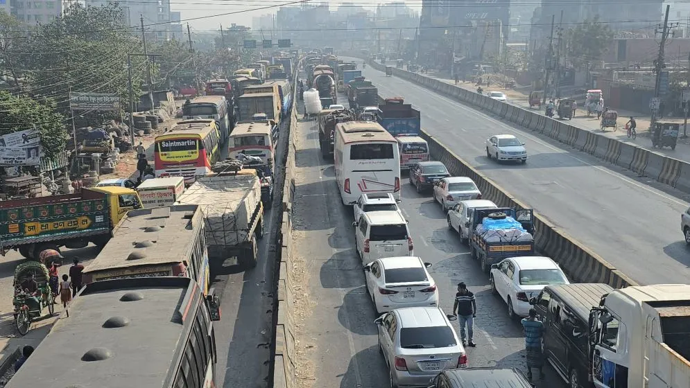 ঢাকা-চট্টগ্রাম মহাসড়কে সাত কিলোমিটার যানজট