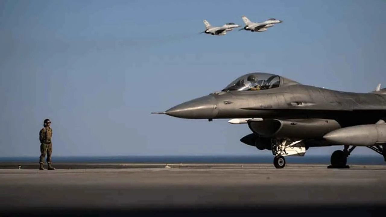 রণতরীর পর এশিয়ায় আনাগোনা বাড়ল মার্কিন যুদ্ধবিমানের!