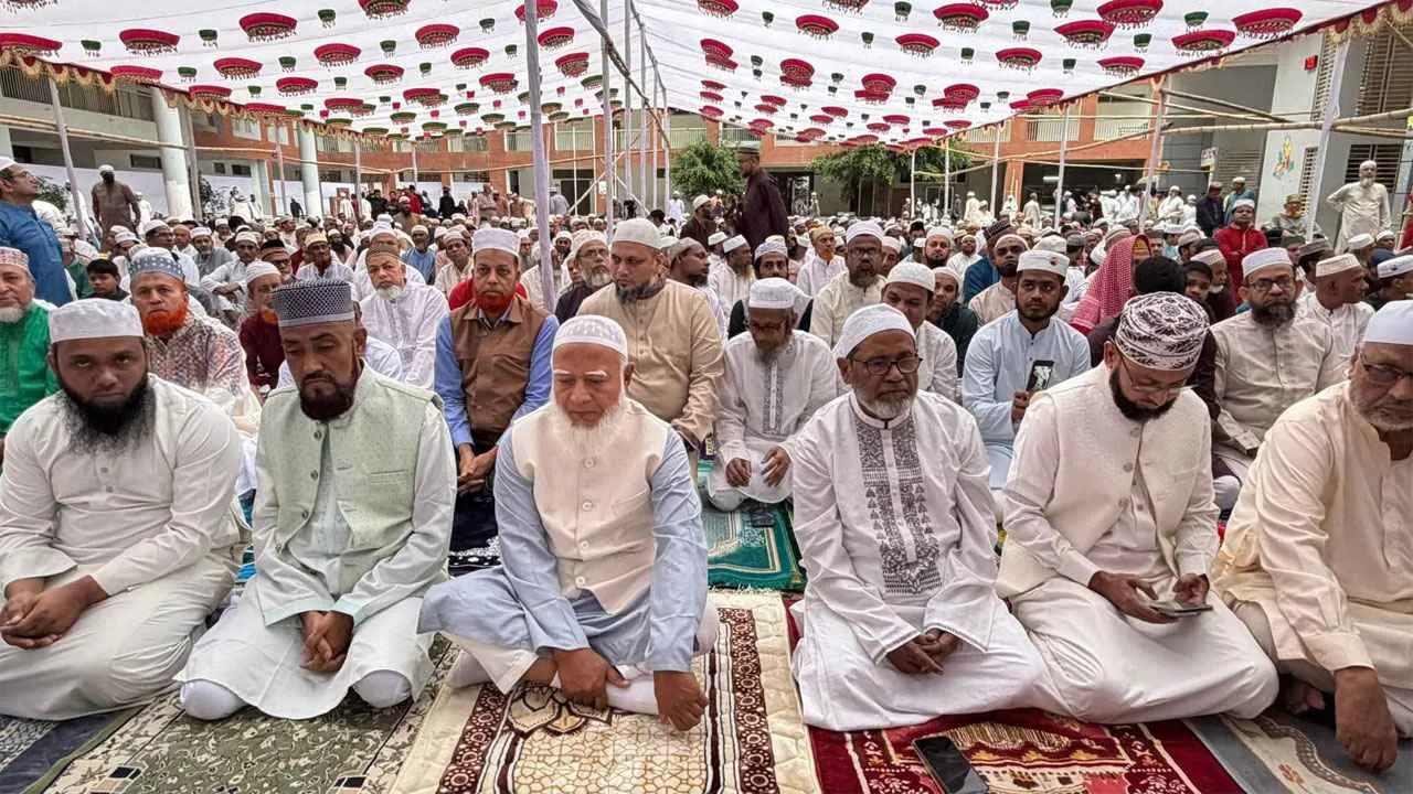 নিজ নির্বাচনি আসনে ঈদের নামাজ আদায় করলেন জামায়াত আমির