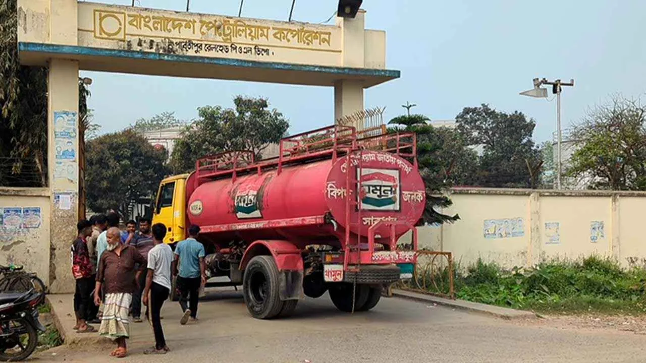 ভারত থেকে এলো আরও ৫ হাজার মেট্রিক টন ডিজেল