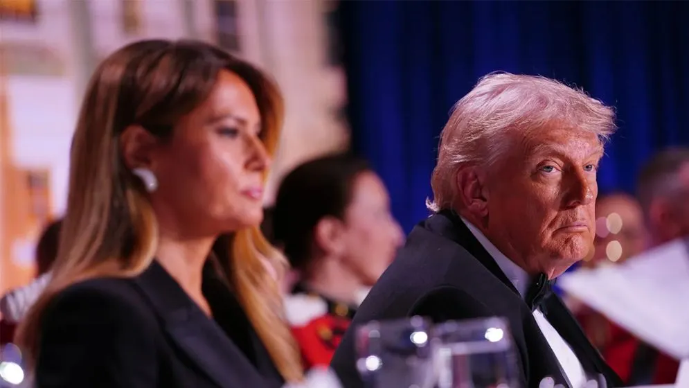 সাংবাদিকদের সঙ্গে নৈশভোজের সময় গুলি, সরিয়ে নেওয়া হলো ট্রাম্পকে