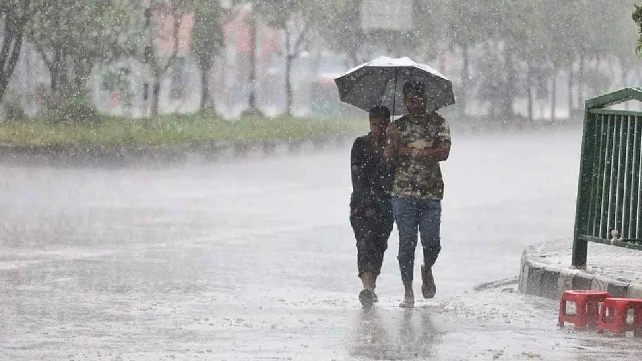 ২০ জেলায় ঝড়বৃষ্টির আভাস, নদীবন্দরে সতর্ক সংকেত