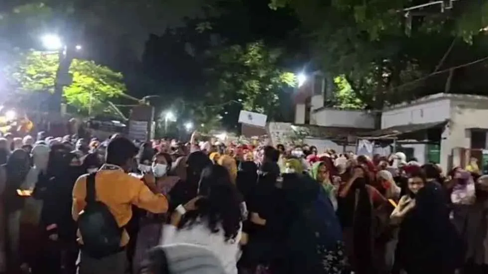 ছাত্ররাজনীতি নিষিদ্ধের দাবিতে গভীর রাত পর্যন্ত তিতুমীরে বিক্ষোভ