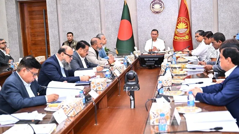 পলিথিন-প্লাস্টিক ব্যবহার বন্ধে কঠোর হওয়ার নির্দেশ প্রধানমন্ত্রীর