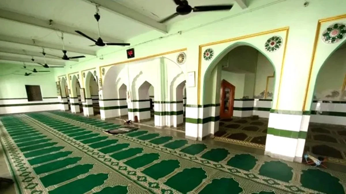 মোদির বাসভবনের পাশের ঐতিহাসিক মসজিদ খালি করার নির্দেশ