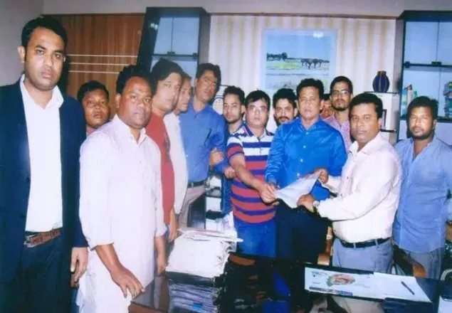 চট্টগ্রামে জেলা প্রশাসককে ছাত্রদলের স্বারকলিপি 