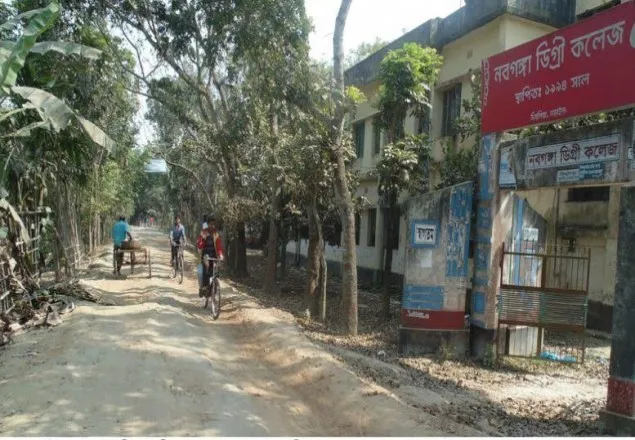 নড়াইলের দিঘলিয়া-তালবাড়িয়া সড়ক এখন মরণ ফাঁদ 