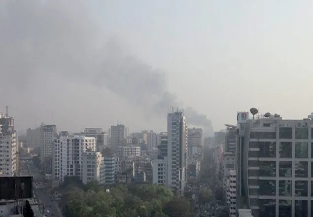 রাজধানীর ইসলামবাগে প্লাস্টিক কারখানায় আগুন