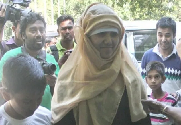 বদরুলের বিরুদ্ধে সাক্ষ্য দিতে আদালতে খাদিজা 