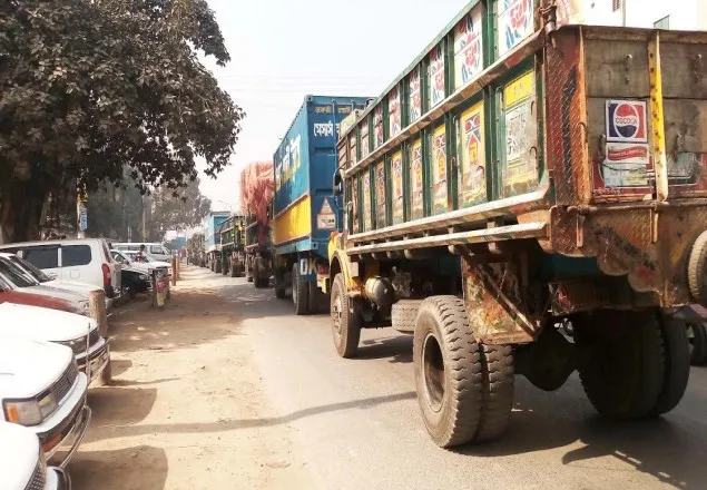 ধর্মঘটে বেনাপোল বন্দরে অচলাবস্থা
