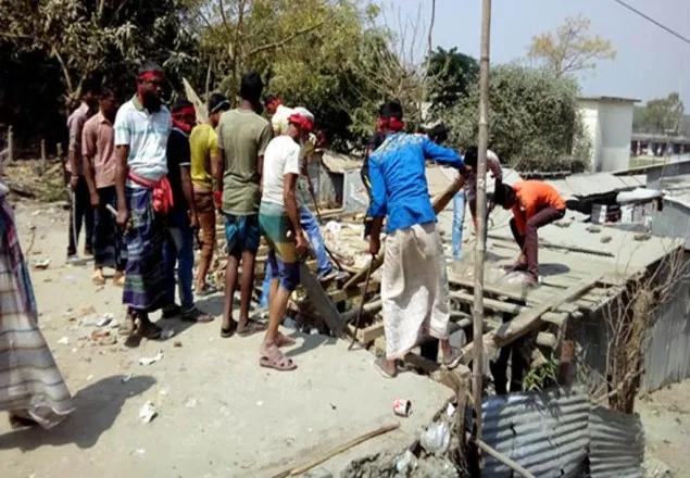 কুয়াকাটায় আবারও ২৭ স্থাপনা অপসারণ, পুনর্বাসন দাবি