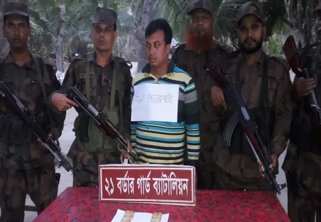 বেনাপোল সীমান্তে ২ কেজি স্বর্নসহ পাচারকারী আটক