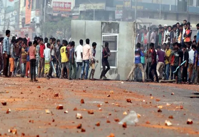 হুকুমদাতারা ধরাছোঁয়ার বাইরে