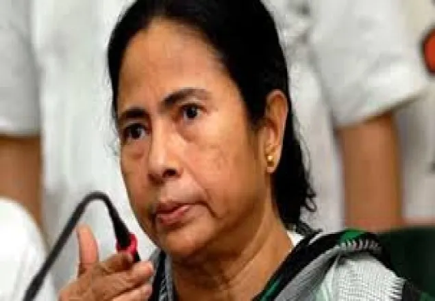 এবার বেসরকারী শিক্ষাপ্রতিষ্ঠানের লাগাম টানবেন মমতা