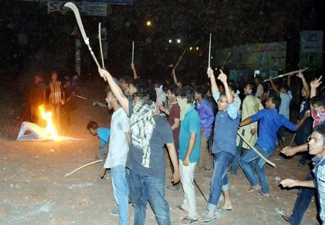 বেরোবিতে ছাত্রলীগ ও এলাকাবাসীর সংঘর্ষে সাংবাদিকসহ আহত ৩০