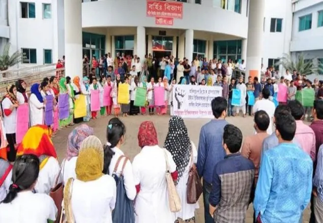 রোগীদের জিম্মি করে চিকিৎসকদের ধর্মঘট বেআইনি: স্বাস্থ্যমন্ত্রী 