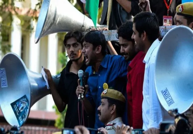 ভারতের টিভিগুলোর সমালোচনায় মুসলিম ছাত্রনেতা 