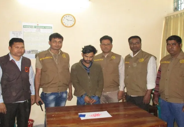 ঠাকুরগাঁওয়ে ইয়াবা সহ মাদক ব্যবসায়ী আটক