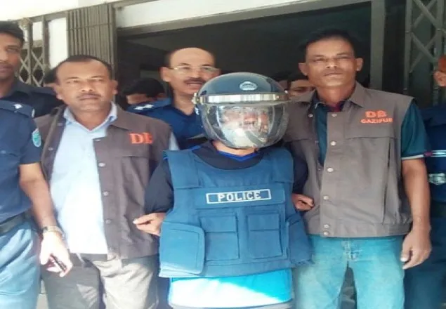 প্রিজন ভ্যানে বোমা নিক্ষেপকারী রিমান্ডে