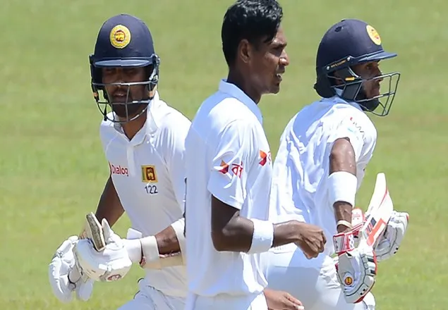 গলে বড় স্কোর গড়ার পথে শ্রীলংকা