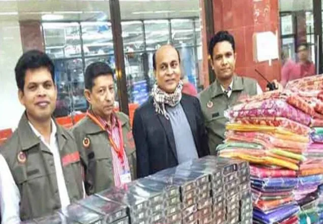 শাহজালালে বিপুল পরিমাণ বিদেশি সিগারেট-শাড়ি জব্দ 