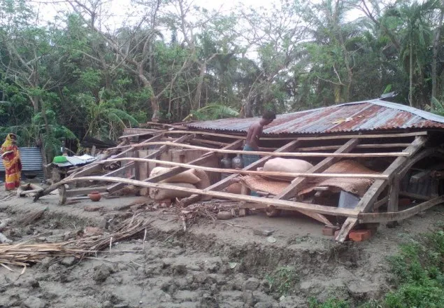 চরফ্যাসনে মানবেতর জীবনযাপনে কালবৈশাখী ঝড়ে ক্ষতিগ্রস্তরা