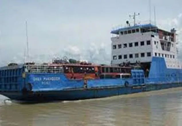 ভোলায় ফেরী সংকটে চরম দুর্ভোগে যাত্রীরা