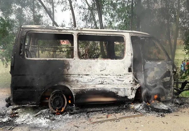 পুলিশের ধাওয়ায় যুবক নিহত, গাড়িতে আগুন 