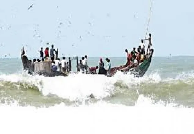 সেন্টমার্টিনে আটকা কয়েক হাজার পর্যটক