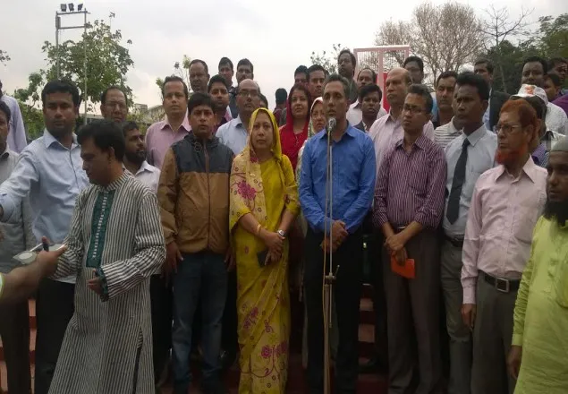 গ্রন্থাগারিক পদের নাম পরিবর্তনের দাবিতে অনশন