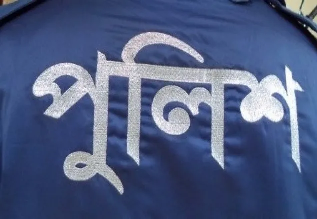 রাজধানীতে পুলিশকে ছুরিকাঘাত 