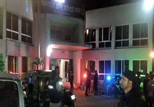 কুমিল্লায় থানার সামনে রাখা বোমাটি নিষ্ক্রিয় করা হয়েছে