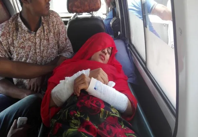 স্কুল শ্রেণিকক্ষে ঢুকে শিক্ষিকার হাত ভাঙল ‘বখাটে’