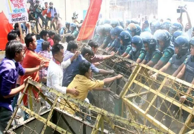 জ্বালানি মন্ত্রণালয় ঘেরাও কর্মসূচিতে পুলিশের বাধা, সংঘর্ষ