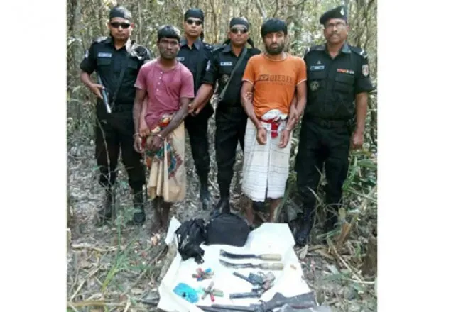 সুন্দরবনে ৪টি আগ্নেয়াস্ত্রসহ দুই বনদস্যু আটক