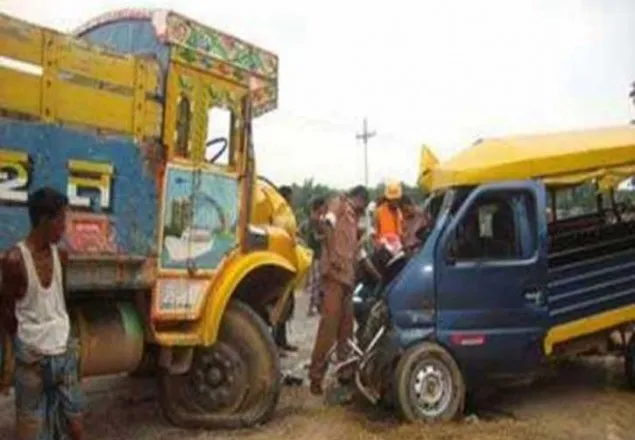 মাগুরায় ট্রাক-পিকআপ সংঘর্ষে নিহত ২