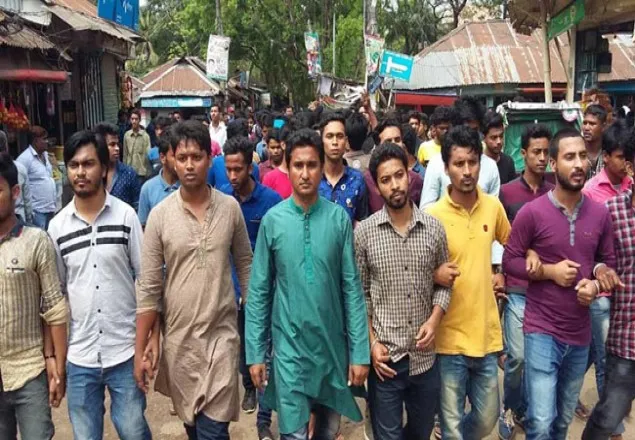 ছাত্রলীগের দু’গ্রুপে সংঘর্ষ, বোমা বিস্ফোরণ