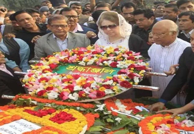 জাতীয় স্মৃতিসৌধে খালেদার শ্রদ্ধা