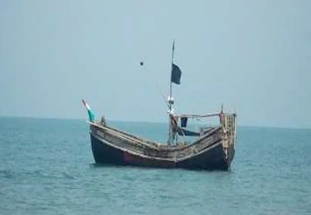 ট্রলারসহ ১৩ জলদস্যু আটক : অপহৃত ৭ জনকে উদ্ধার