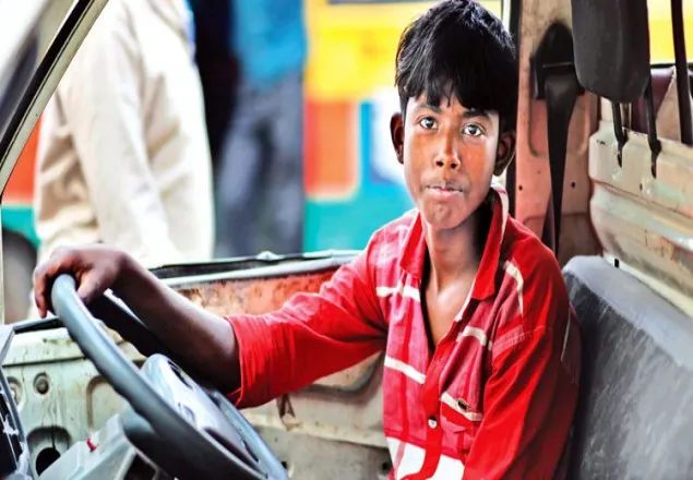 অষ্টম শ্রেণি পাস ছাড়া ড্রাইভিং লাইসেন্স নয়