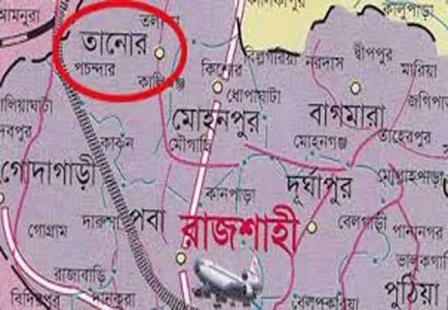 স্বাধীনতা দিবসে অতিথি না করায় অধ্যক্ষকে চেয়ারম্যানের জুতাপেটা