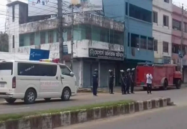 মৌলভীবাজারে ঘিরে রাখা ২ বাড়ির মালিক একই ব্যক্তি 
