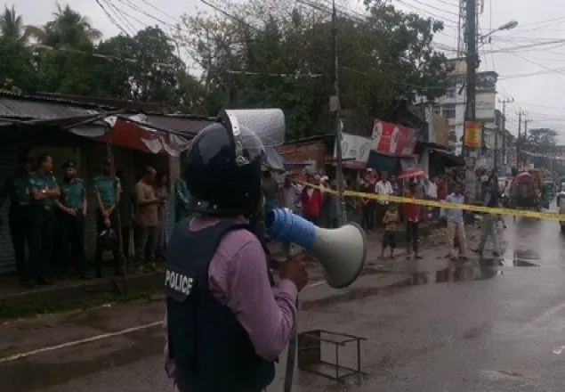 বোমা আতংকে সিলেট, দোকান ঘিরে পুলিশ
