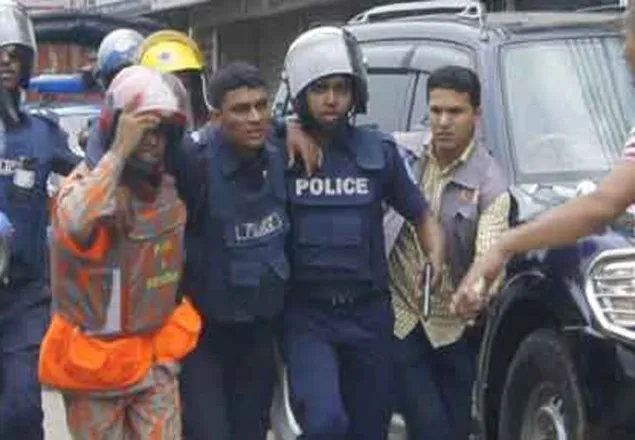 বড়হাটে জঙ্গি আস্তানায় বিস্ফোরণে পুলিশ সদস্য আহত